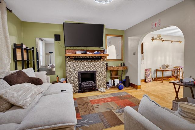 1616 Leolyn St, Carrick, PA 15210
