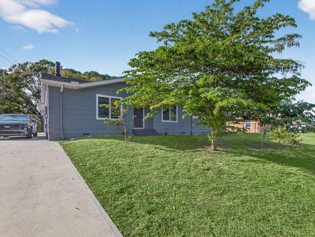 3142 SW Bridge Street, Port St Lucie, FL 34953