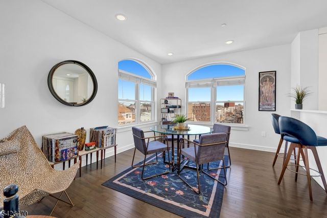 974 Summit Ave 401, Jersey City, NJ 07307