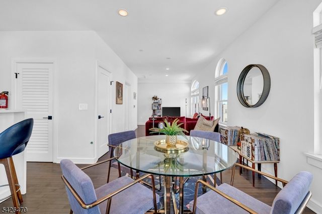 974 Summit Ave 401, Jersey City, NJ 07307