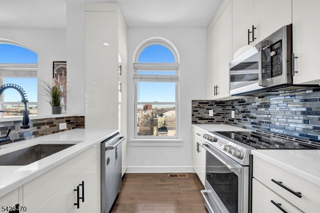 974 Summit Ave 401, Jersey City, NJ 07307