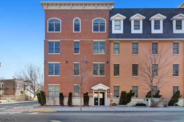 974 Summit Ave 401, Jersey City, NJ 07307