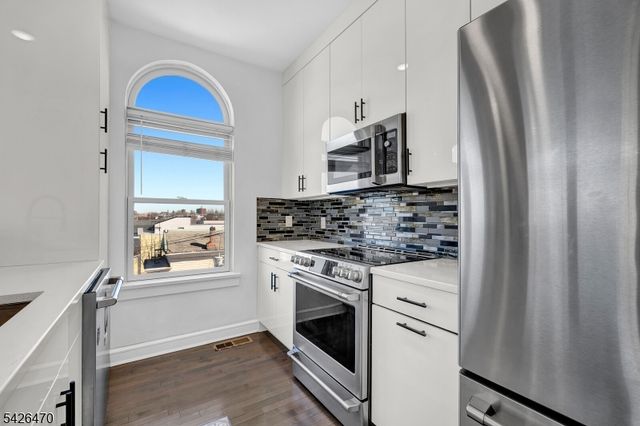 974 Summit Ave 401, Jersey City, NJ 07307