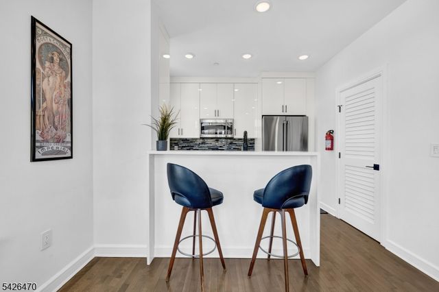 974 Summit Ave 401, Jersey City, NJ 07307