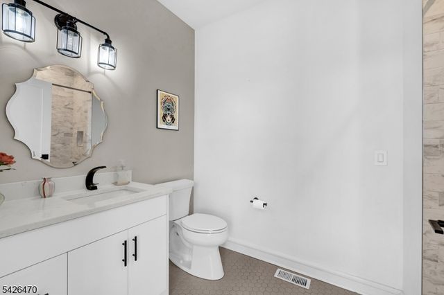 974 Summit Ave 401, Jersey City, NJ 07307