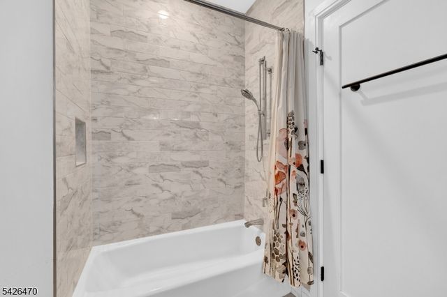 974 Summit Ave 401, Jersey City, NJ 07307