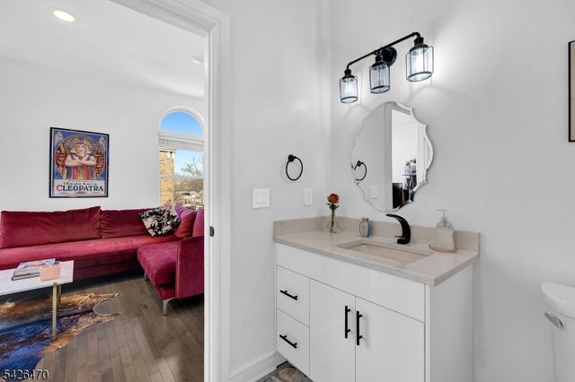 974 Summit Ave 401, Jersey City, NJ 07307