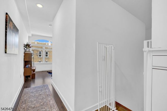 974 Summit Ave 401, Jersey City, NJ 07307