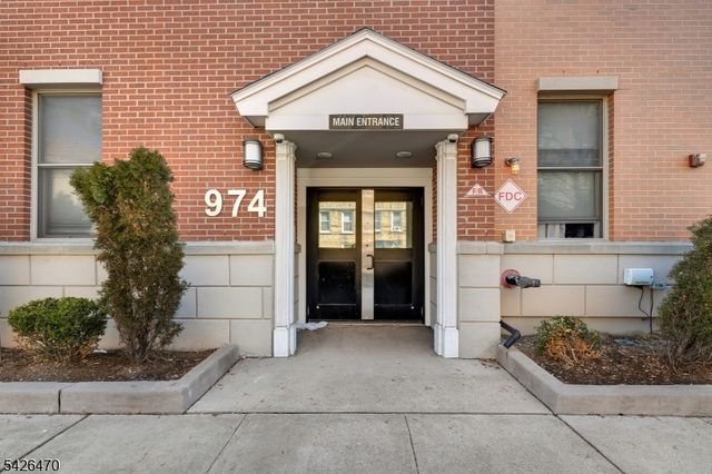 974 Summit Ave 401, Jersey City, NJ 07307