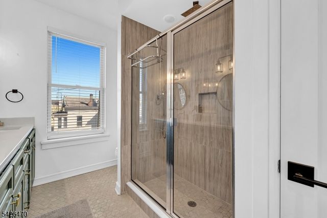 974 Summit Ave 401, Jersey City, NJ 07307