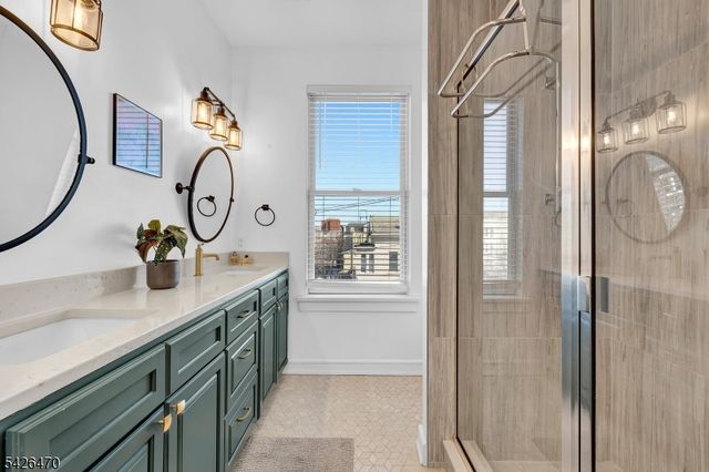 974 Summit Ave 401, Jersey City, NJ 07307