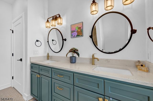 974 Summit Ave 401, Jersey City, NJ 07307