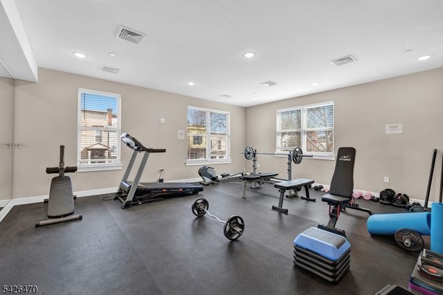 974 Summit Ave 401, Jersey City, NJ 07307