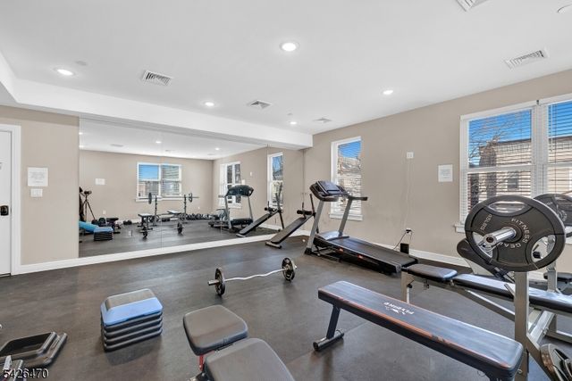 974 Summit Ave 401, Jersey City, NJ 07307