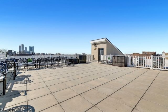 974 Summit Ave 401, Jersey City, NJ 07307