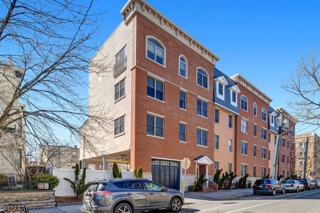 974 Summit Ave 401, Jersey City, NJ 07307