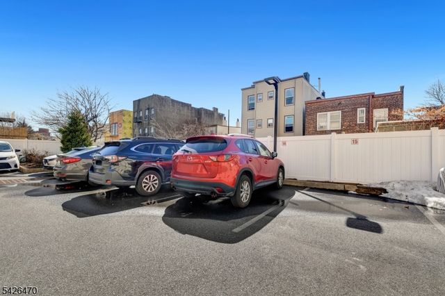 974 Summit Ave 401, Jersey City, NJ 07307