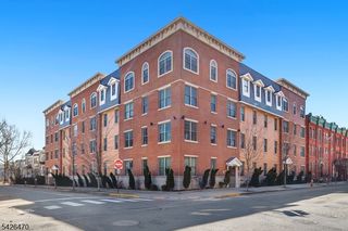 974 Summit Ave 401, Jersey City, NJ 07307