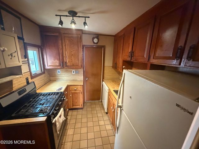840 Brookside Avenue, Keyport, NJ 07735