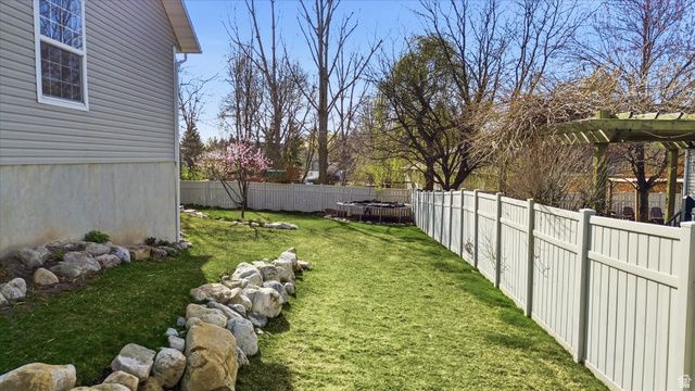 353 E ROBIN ST, Smithfield, UT 84335