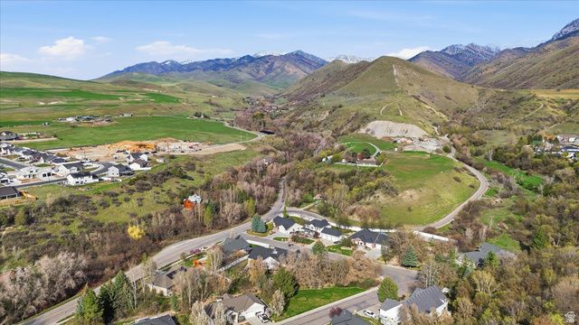 353 E ROBIN ST, Smithfield, UT 84335