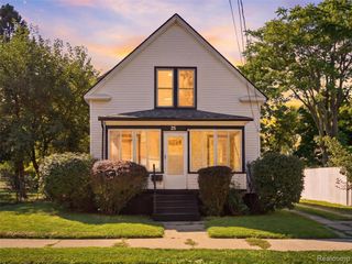 25 Lincoln Street, Pontiac, MI 48341