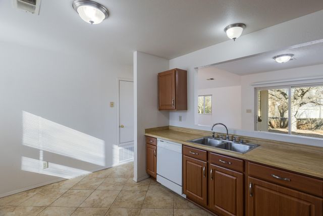 1351 Golden Eye Loop NE, Rio Rancho, NM 87144