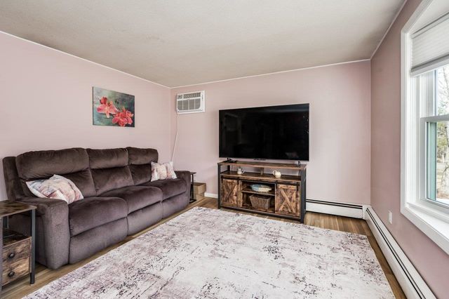 12 Westgate Road, Derry, NH 03038