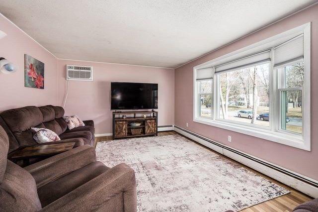 12 Westgate Road, Derry, NH 03038