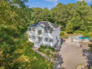15 Stonewall Ave, Dartmouth, MA 02747