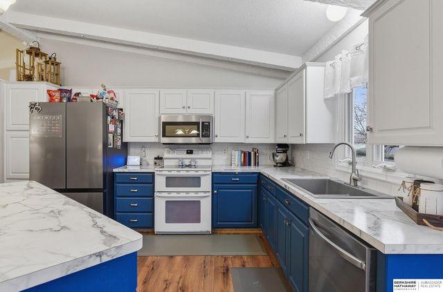 14210 Woolworth Circle, Omaha, NE 68144