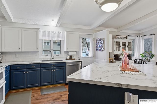 14210 Woolworth Circle, Omaha, NE 68144