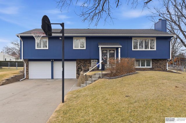 14210 Woolworth Circle, Omaha, NE 68144