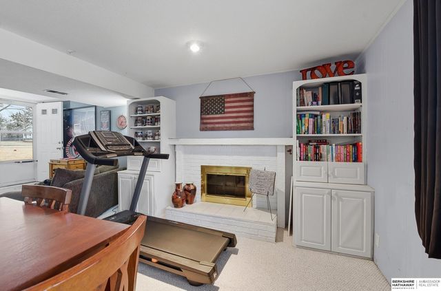 14210 Woolworth Circle, Omaha, NE 68144