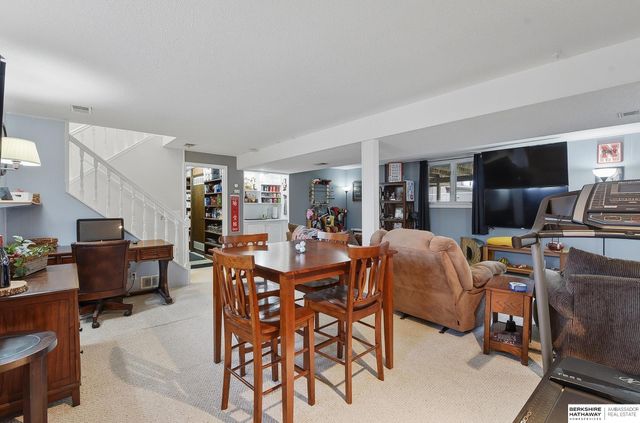 14210 Woolworth Circle, Omaha, NE 68144