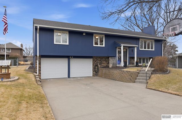 14210 Woolworth Circle, Omaha, NE 68144