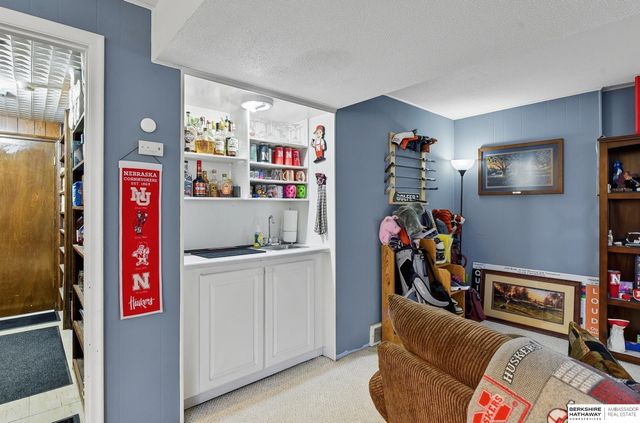 14210 Woolworth Circle, Omaha, NE 68144