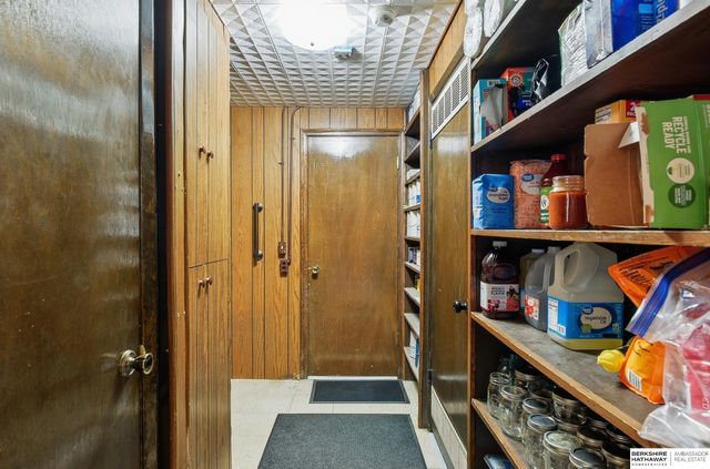 14210 Woolworth Circle, Omaha, NE 68144