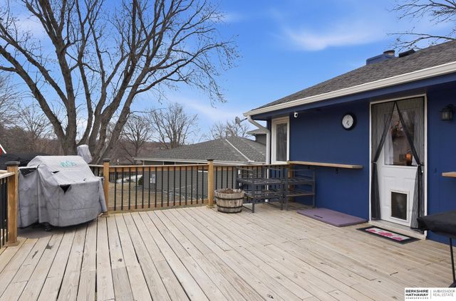 14210 Woolworth Circle, Omaha, NE 68144