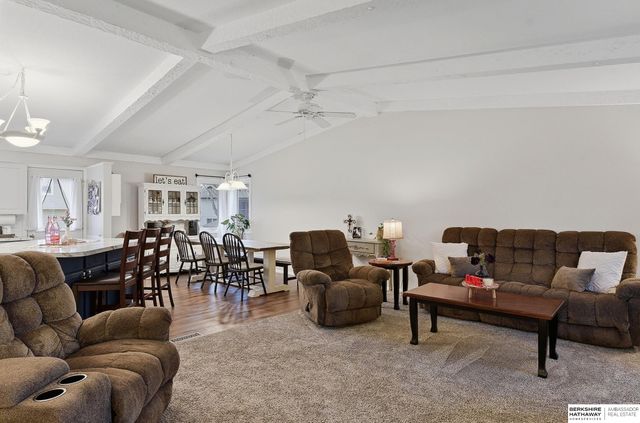 14210 Woolworth Circle, Omaha, NE 68144