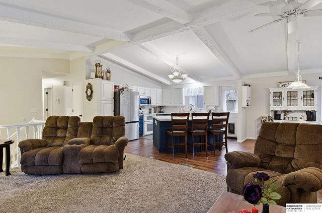 14210 Woolworth Circle, Omaha, NE 68144