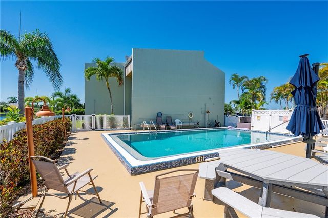1400 MINEO DRIVE 12T, Punta Gorda, FL 33950