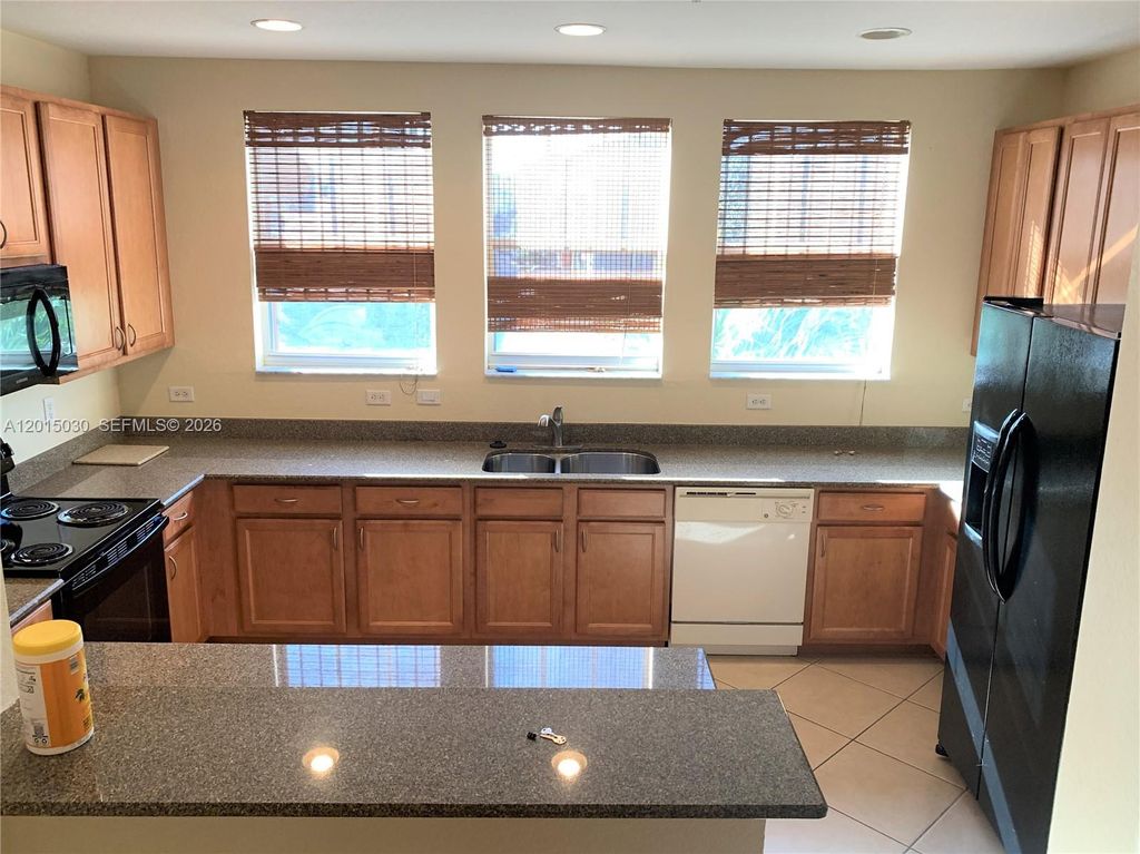 690 Amador Ln 2, West Palm Beach, FL 33401