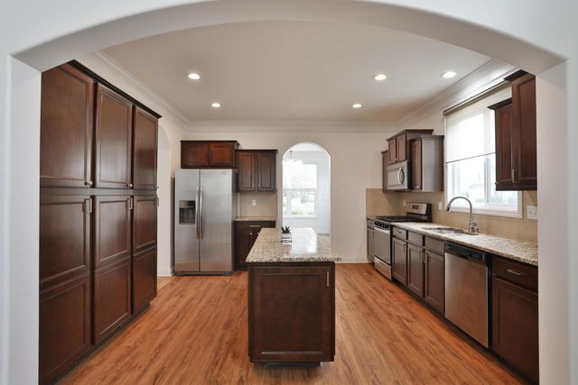 319 Kastlekove Drive, Lewis Center, OH 43035