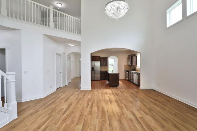 319 Kastlekove Drive, Lewis Center, OH 43035