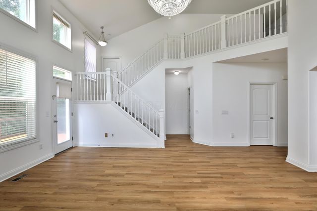 319 Kastlekove Drive, Lewis Center, OH 43035