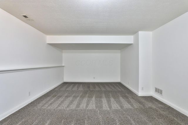 319 Kastlekove Drive, Lewis Center, OH 43035