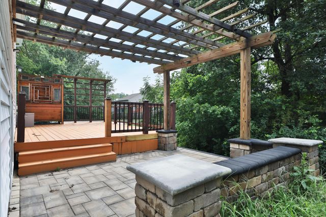 319 Kastlekove Drive, Lewis Center, OH 43035