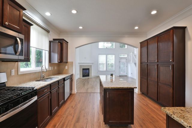 319 Kastlekove Drive, Lewis Center, OH 43035
