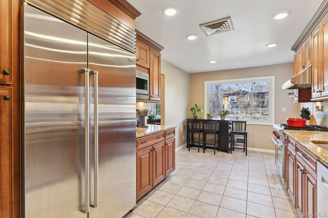 14 Fairway Drive, Great Neck, NY 11020